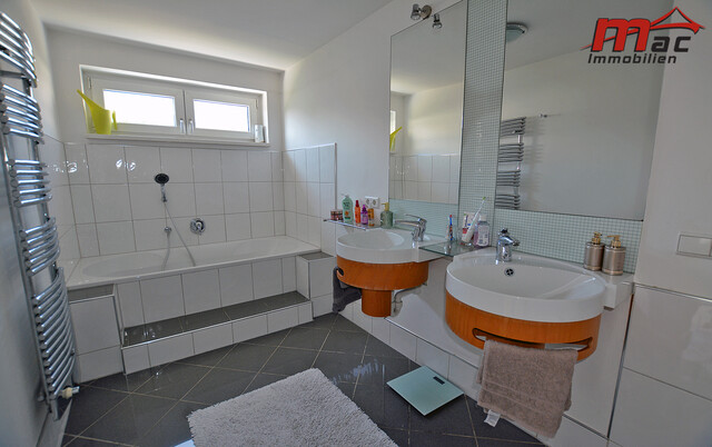 Geräumiges Architektenhaus in sonniger Ruhelage