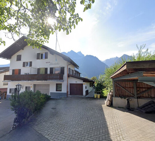 Schöne, helle, 5 Zimmer Wohnung mit 80 m², Balkon, Carport und Abstellraum.