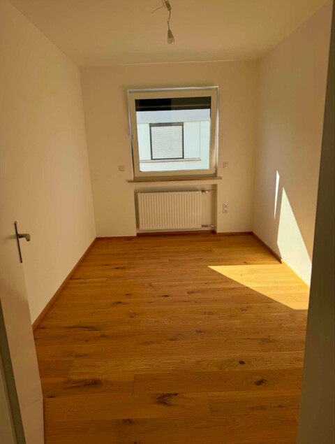„Top renovierte 4-Zimmer-Wohnung mit 2 Balkonen, Bergblick & Tiefgarage in Lustenau“