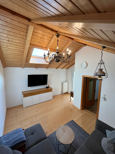 Großzügiges Wohnhaus mit Einliegerwohnung, großem Garten und schöner Aussicht in ruhiger Lage von Tosters-Hub