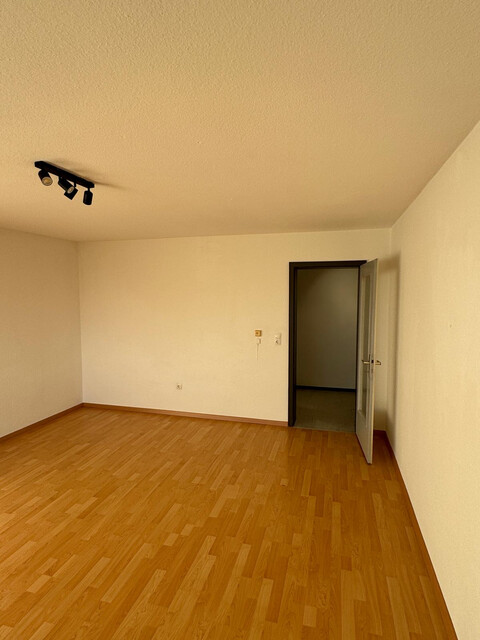 WIEDER VERFÜGBAR - Ruhige, zentrale, lichtdurchflutete Wohnung mit Blick über Dornbirn inkl. Parkplatz  WIEDER VERFÜGBAR