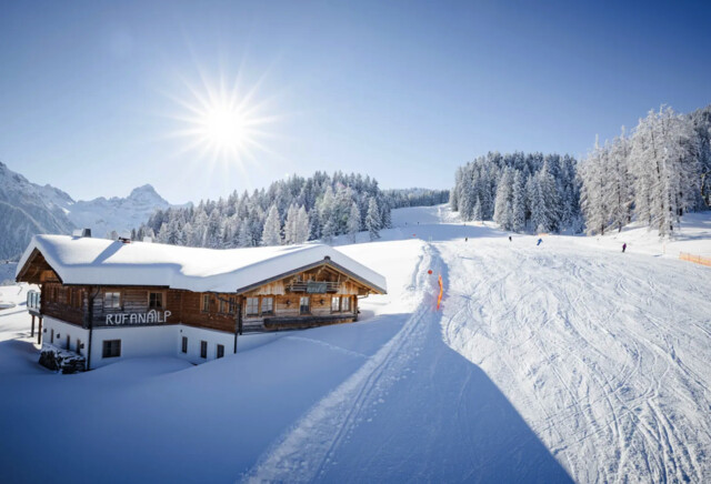 Alpines Design-Juwel im Brandnertal: Etabliertes 4-Sterne-Garni-Hotel in absoluter Spitzenlage zu verkaufen - Mitarbeiterhaus und Verkaufslokal inklusive!