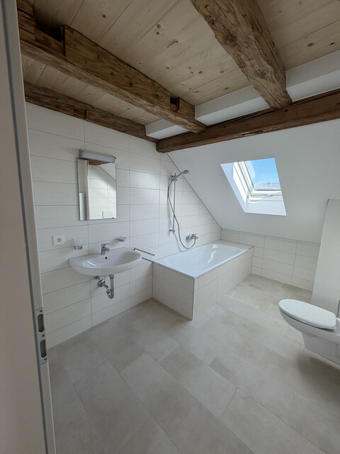 Neue Dachgeschosswohnung mit Charme in Dreiparteienhaus in Feldkirch/ Nofels