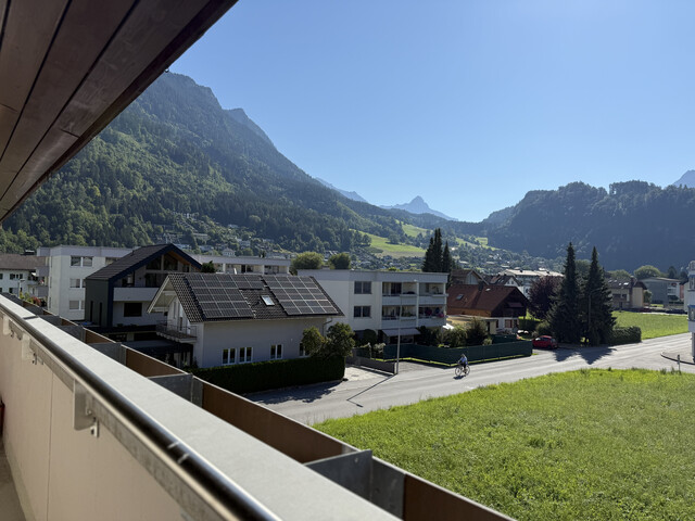 Dachgeschoss mit zwei Balkonen & zwei Stellplätzen 