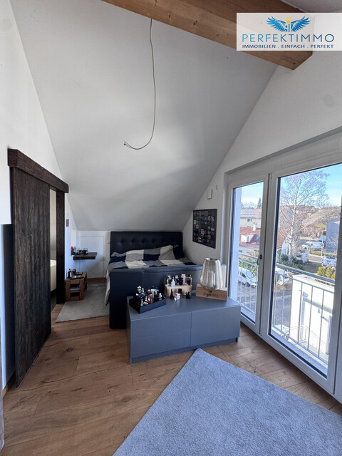 Lichtdurchflutete Dachgeschoss-Maisonette mit Traum-Blick auf den Weiher in Weißensberg!