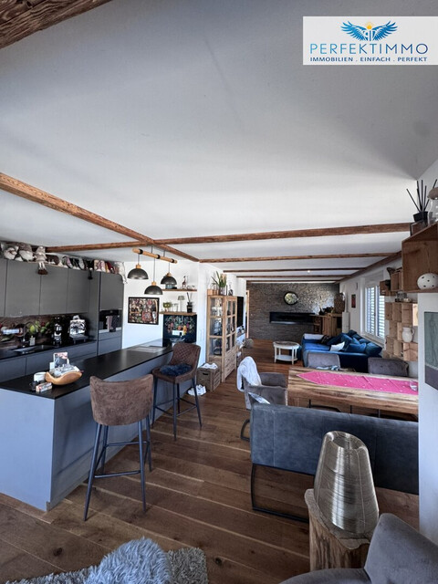 Lichtdurchflutete Dachgeschoss-Maisonette mit Traum-Blick auf den Weiher in Weißensberg!