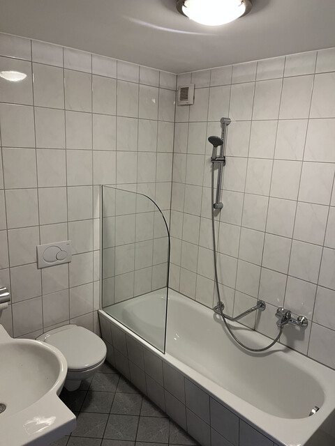 Terrassenwohnung 60m² mit 43 m² Terrasse, 4,5 m² Abstellraum, Parkplatz und Carport.