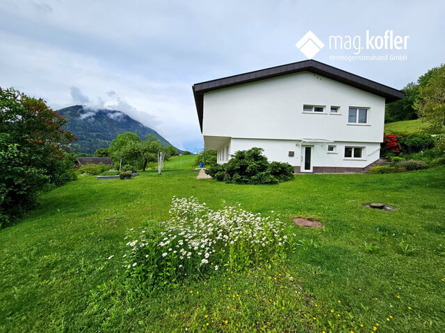 Traumhaftes Zweifamilienhaus im Sonnenparadies Göfis – Wohnen mit Weitblick auf 1.866 m² Baugrund