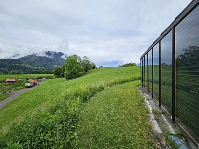 Traumhaftes Zweifamilienhaus im Sonnenparadies Göfis – Wohnen mit Weitblick auf 1.866 m² Baugrund