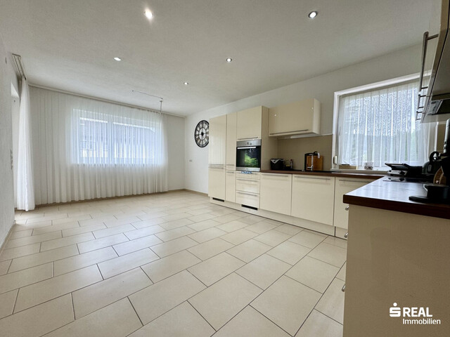 Modernisiertes Mehrfamilienhaus mit zwei großzügigen Wohnungen