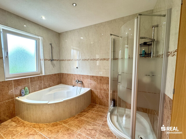 Modernisiertes Mehrfamilienhaus mit zwei großzügigen Wohnungen