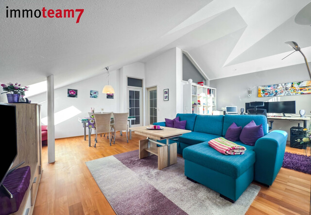 Wohnen mit Weitblick – sonnige Dachwohnung
mit Terrasse und zusätzlichem Raumangebot