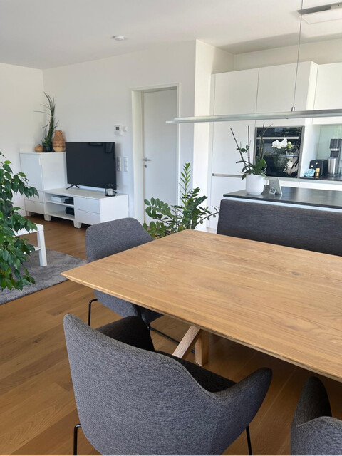 Moderne Dachgeschoss-Wohnung mit großzügiger Sonnen-Terrasse und Tiefgaragenplatz - PROVISIONSFREI