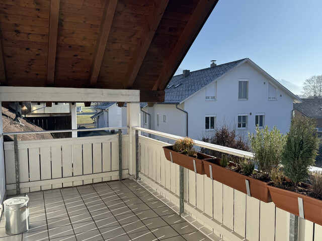 3,5 Zimmerwohnung mit Balkon und schöner Aussicht