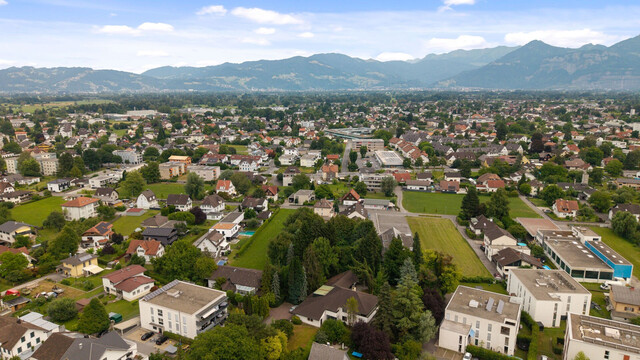 Exklusive Villa mit privatem Wellness- und Indoor-Poolbereich auf parkähnlichem Grundstück in Lustenau