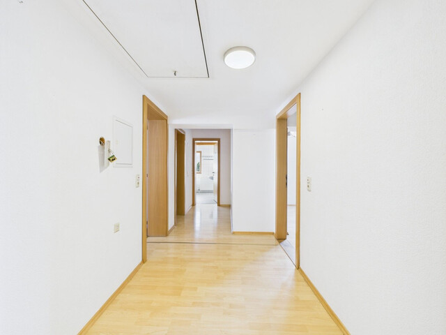 4,5 Zimmer Wohnung |  Balkon | Abstellplatz