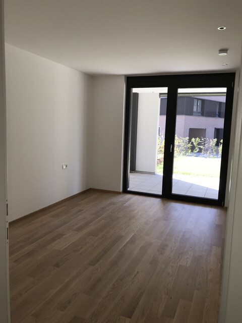 PRIVAT - Moderne 2-Zimmer-Gartenwohnung nahe Bodensee mit Tiefgaragenplatz