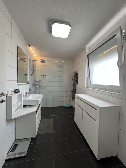 Schöne, helle, möblierte 4 Zimmer-Wohnung 