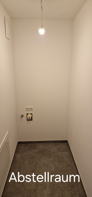 Neubau Gartenwohnung mit 20 m² Terrasse, 70 m² Garten,  6 m² Kellerabteil, 1 Tiefgaragenstellplatz à 20.000,00 e (Kauf)