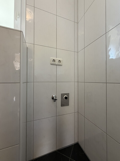 Schöne und sonnige  3-Zimmer-Wohnung mit 2 Tiefgaragenplätzen