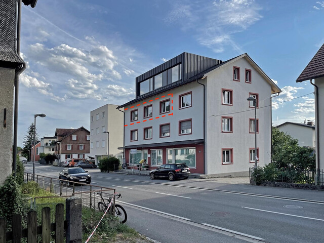 Sonnige 3,5 Zimmer Wohnung mit Balkon in Seenähe 