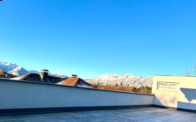 Tolle 5-Zimmer-Wohnung 120 m² mit Dachterrasse und 2 Carports 