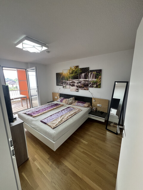 Schöne, helle, möblierte 4 Zimmer-Wohnung 
