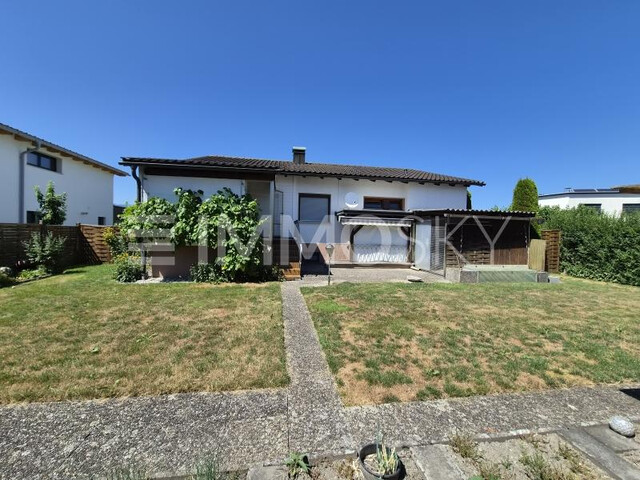 Bungalow mit Wintergarten und Doppelgarage
