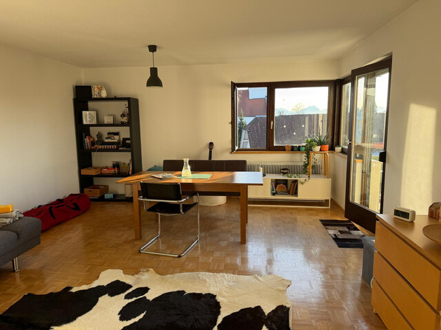 Gepflegte Dachgeschosswohnung mit Garage, Balkon und Keller in zentraler Lage!