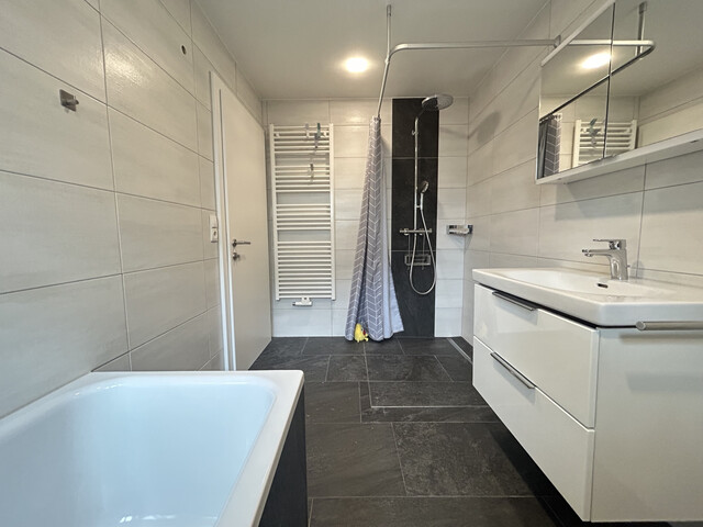 (5) Zimmer-Wohnung  |  Meiningen  |  teilweise renoviert  |  Balkon  |  Garagenplatz