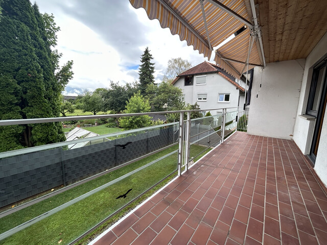 (5) Zimmer-Wohnung  |  Meiningen  |  teilweise renoviert  |  Balkon  |  Garagenplatz