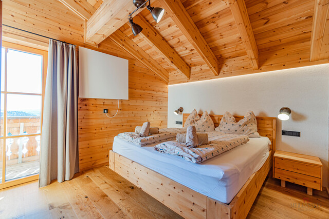 Neuwertiges Chalet Dorf mit Alm-Gasthof in bester Lage am Falkert - direkt neben der "Heidi-Alm"