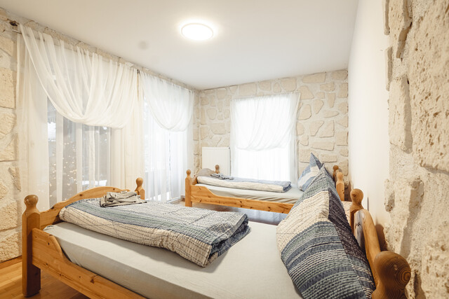 Ferienhaus mit 4 separaten Apartments in Klösterle am Alrberg