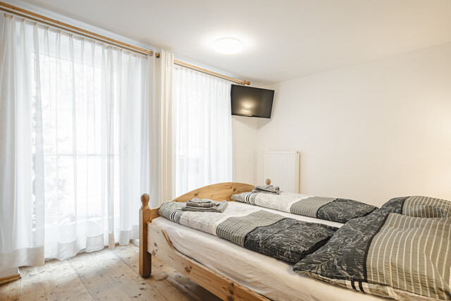 Ferienhaus mit 4 separaten Apartments in Klösterle am Alrberg