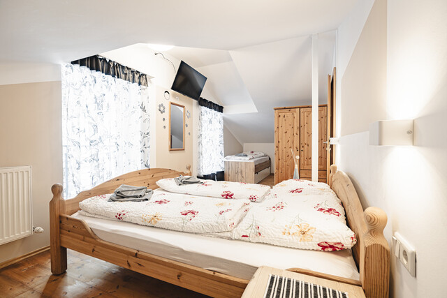 Ferienhaus mit 4 separaten Apartments in Klösterle am Alrberg