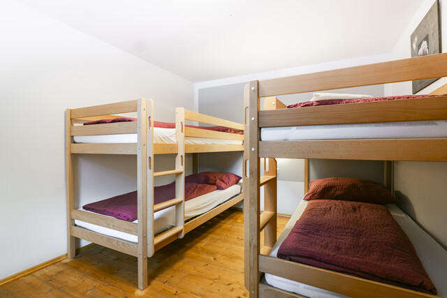 Ferienhaus mit 4 separaten Apartments in Klösterle am Alrberg