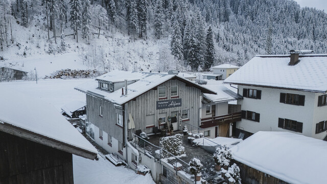 Ferienhaus mit 4 separaten Apartments in Klösterle am Alrberg