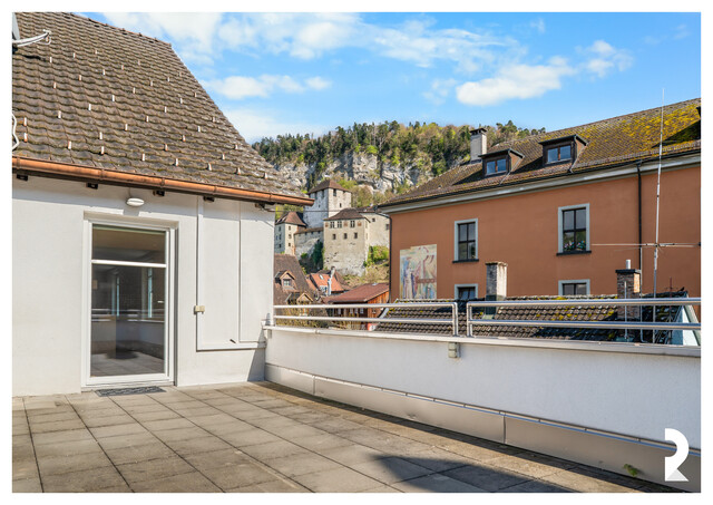 Exklusive Wohnung mit Terrasse & Blick auf die Schattenburg