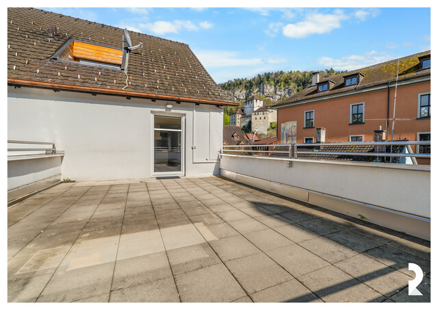 Exklusive Wohnung mit Terrasse & Blick auf die Schattenburg