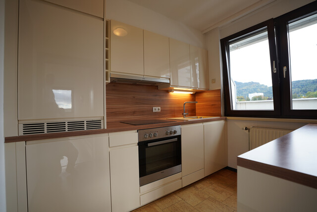 Helle 2-Zimmer-Wohnung mit großer  Terrasse und Ausblick 