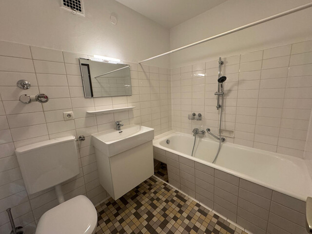 WIEDER VERFÜGBAR - Ruhige, zentrale, lichtdurchflutete Wohnung mit Blick über Dornbirn inkl. Parkplatz  WIEDER VERFÜGBAR