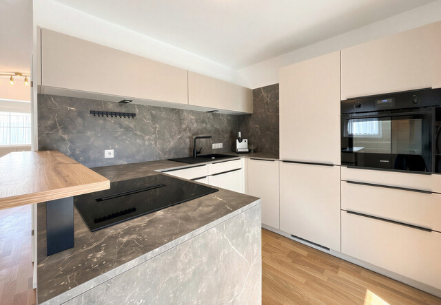 Erstklassiges Wohnerlebnis mit Garten, Stil und zwei Tiefgaragenplätzen