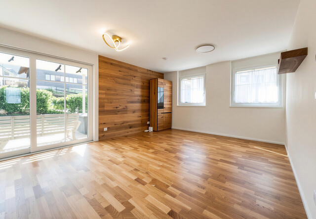 Erstklassiges Wohnerlebnis mit Garten, Stil und zwei Tiefgaragenplätzen