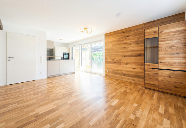 Erstklassiges Wohnerlebnis mit Garten, Stil und zwei Tiefgaragenplätzen