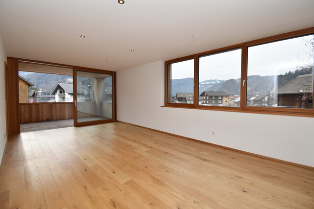 Neuwertige 4-Zimmer Wohnung in zentraler Lage