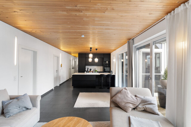 Wolfurt: Moderne 5-Zimmer-Dachgeschoss-Wohnung mit Terasse, großem Privatgarten und 2 Autostellplätzen!