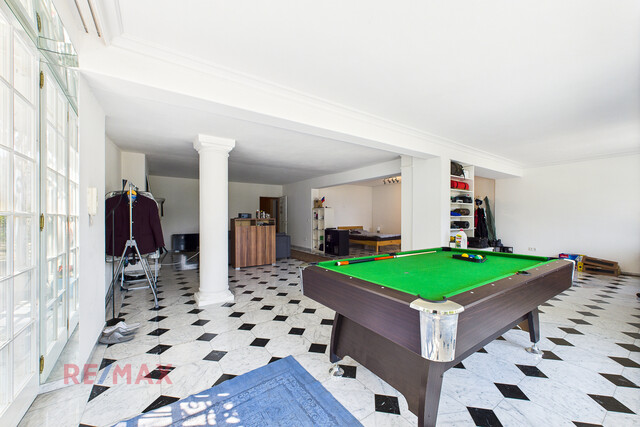 Große Villa thronend über Feldkirch mit Baulandreserve