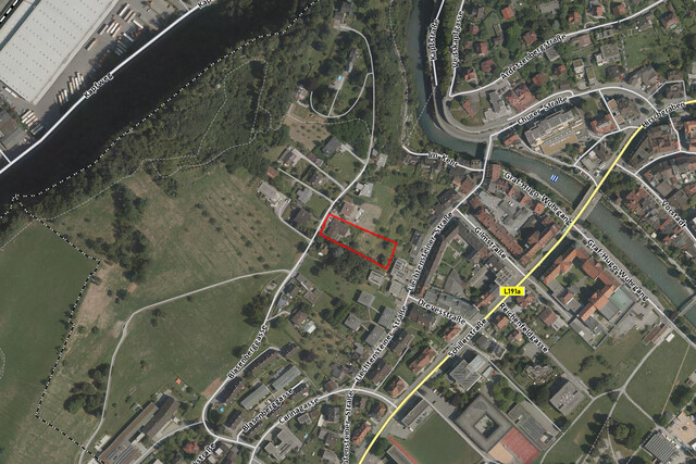 Große Villa thronend über Feldkirch mit Baulandreserve