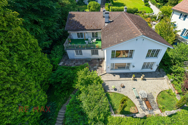 Große Villa thronend über Feldkirch mit Baulandreserve