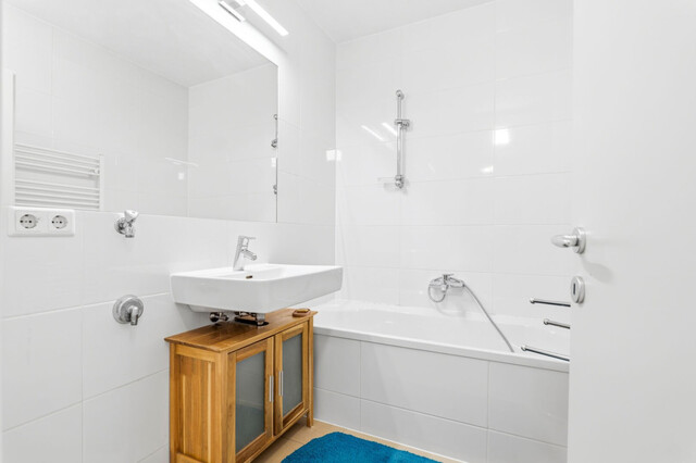 Wohnen in Seenähe: 3-Zimmer-Wohnung mit Süd-Balkon und See- & Bergblick